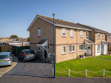 image of 2 Holbrook Crescent, Suffolk