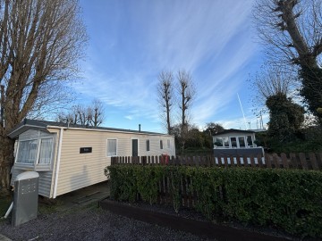 image of PA03 Felixstowe Beach Caravan Park, Walton Avenue, 